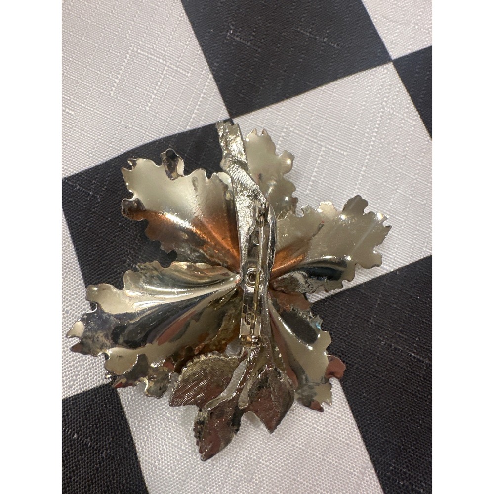 Vintage White Enamel Flower Brooch Silver Tone Metal Orchid Lily Floral Pin 3" - Picture 3 of 4